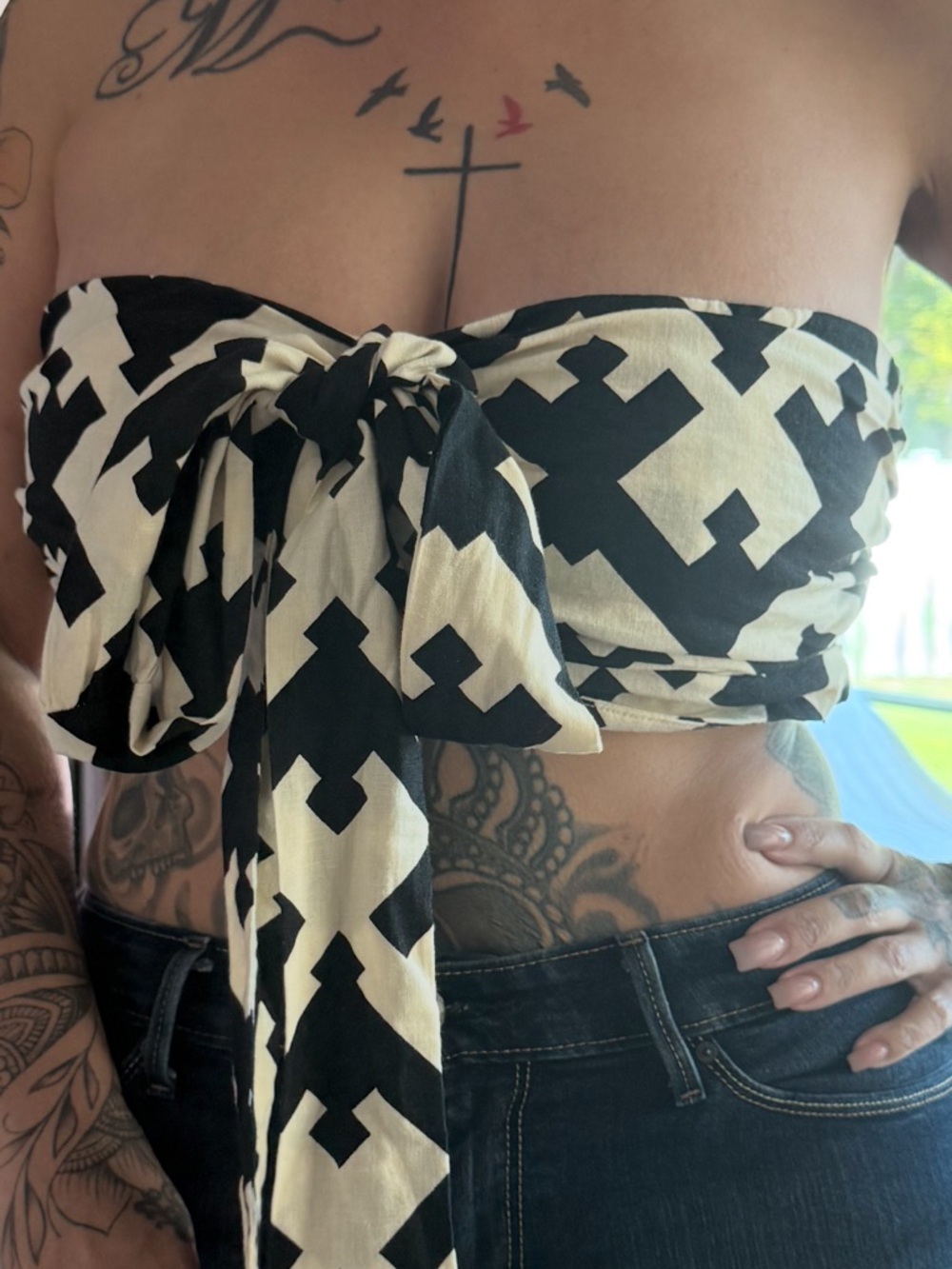 Jennifer Lopez Black & Cream Strapless Tie-Front Bandeau